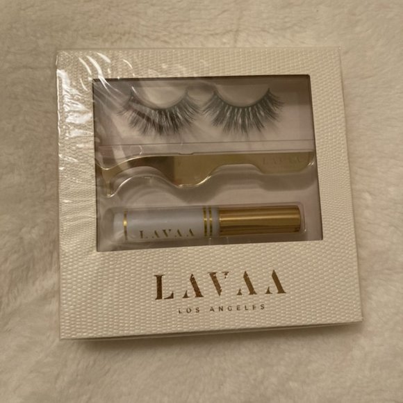 Flirty Lash Set - Picture 2 of 3